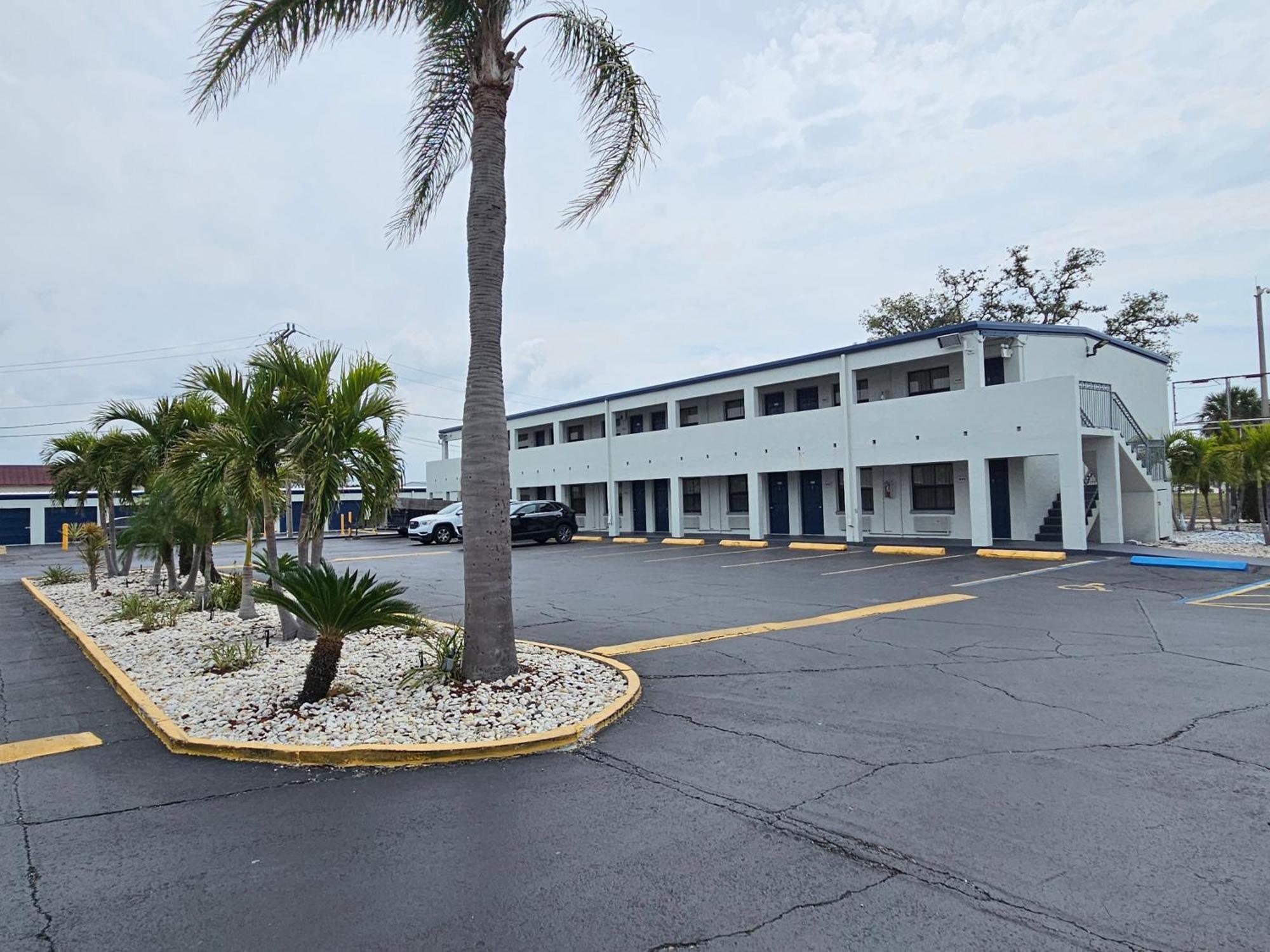 Deluxe Inn - Sarasota South Bradenton Екстериор снимка